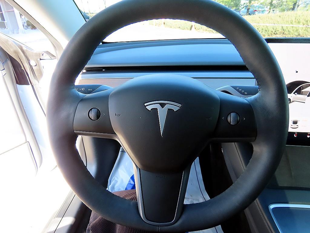 테슬라 모델 3 AWD 롱 레인지 - 이미지 12