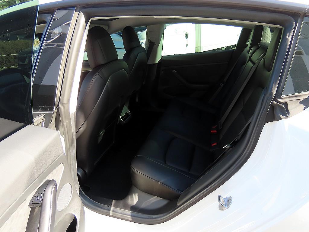 테슬라 모델 3 AWD 롱 레인지 - 이미지 9