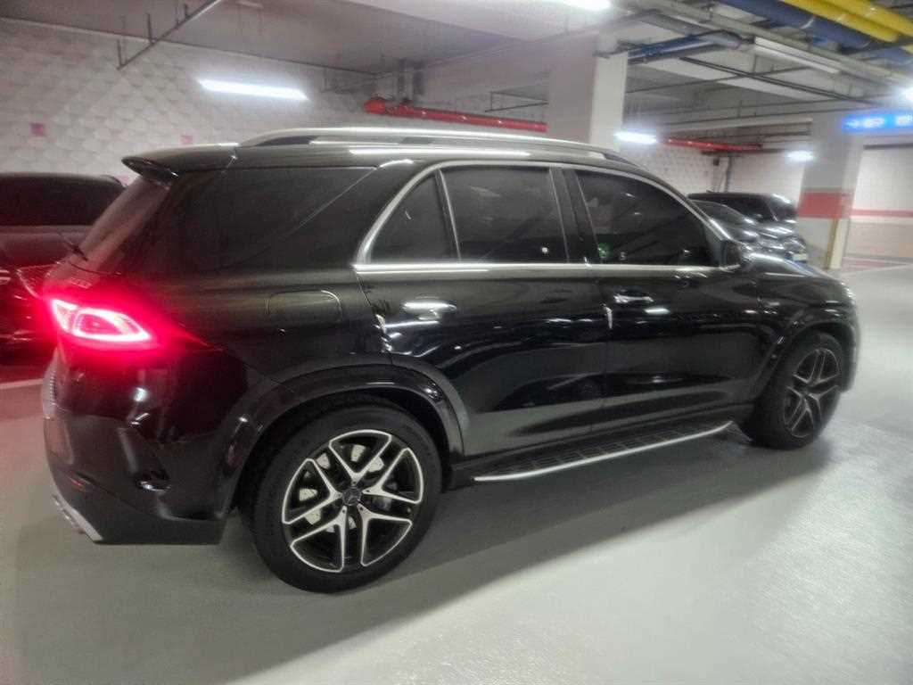 벤츠 GLE클래스(4세대) GLE 53 AMG 4매틱+ - 이미지 3