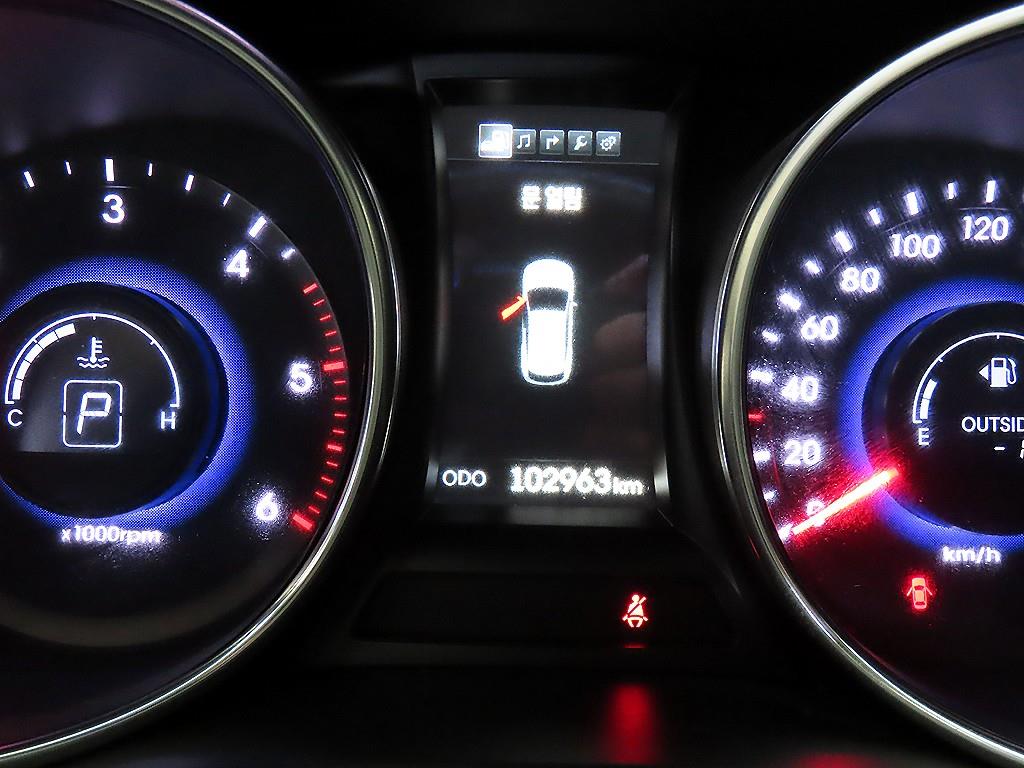 현대 맥스크루즈 디젤 R2.2 2WD 익스클루시브 스페셜 - 이미지 9