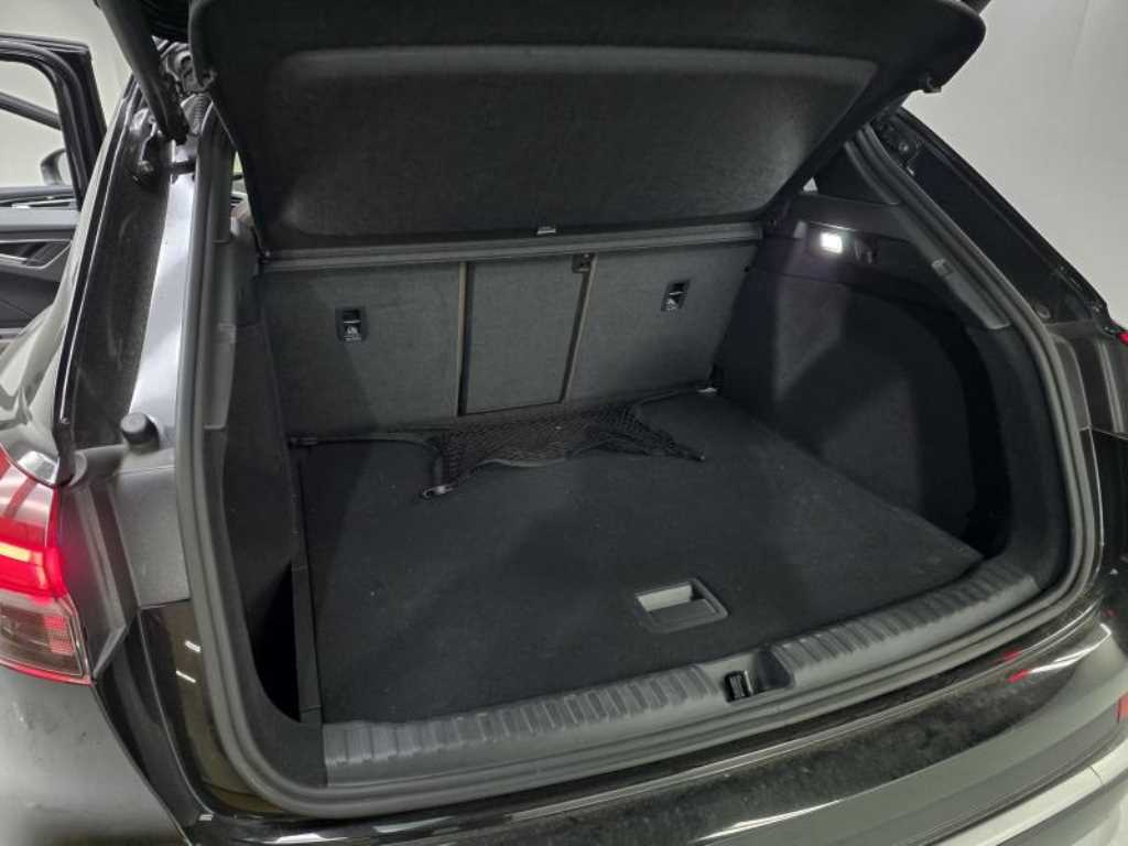 아우디 Q4 e-트론 40 프리미엄 - 이미지 4