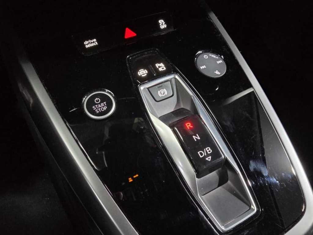 아우디 Q4 e-트론 40 프리미엄 - 이미지 12