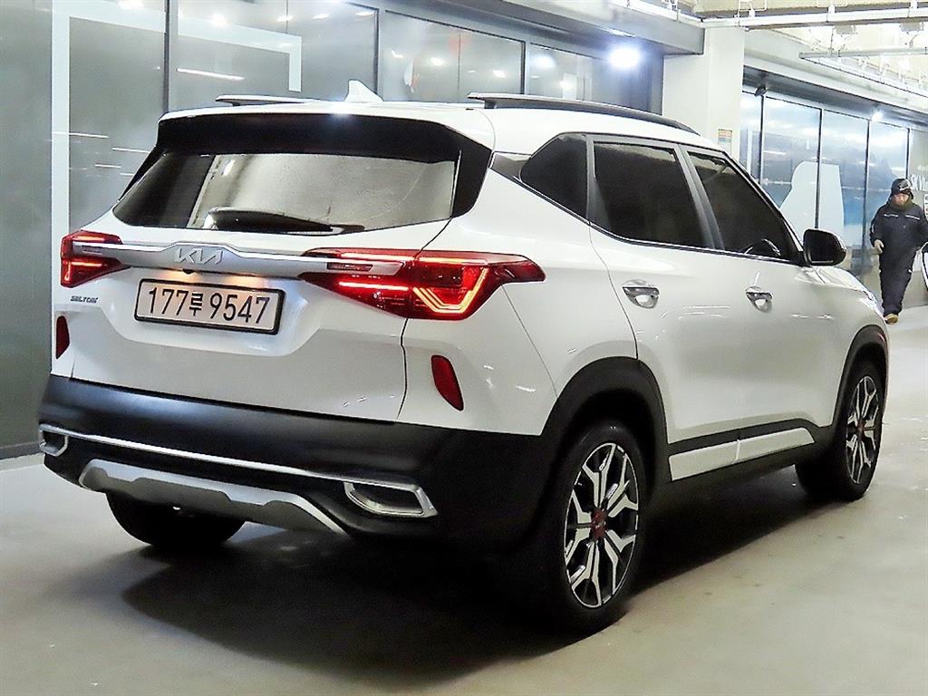 기아 셀토스 1.6 디젤 2WD 프레스티지 - 이미지 9