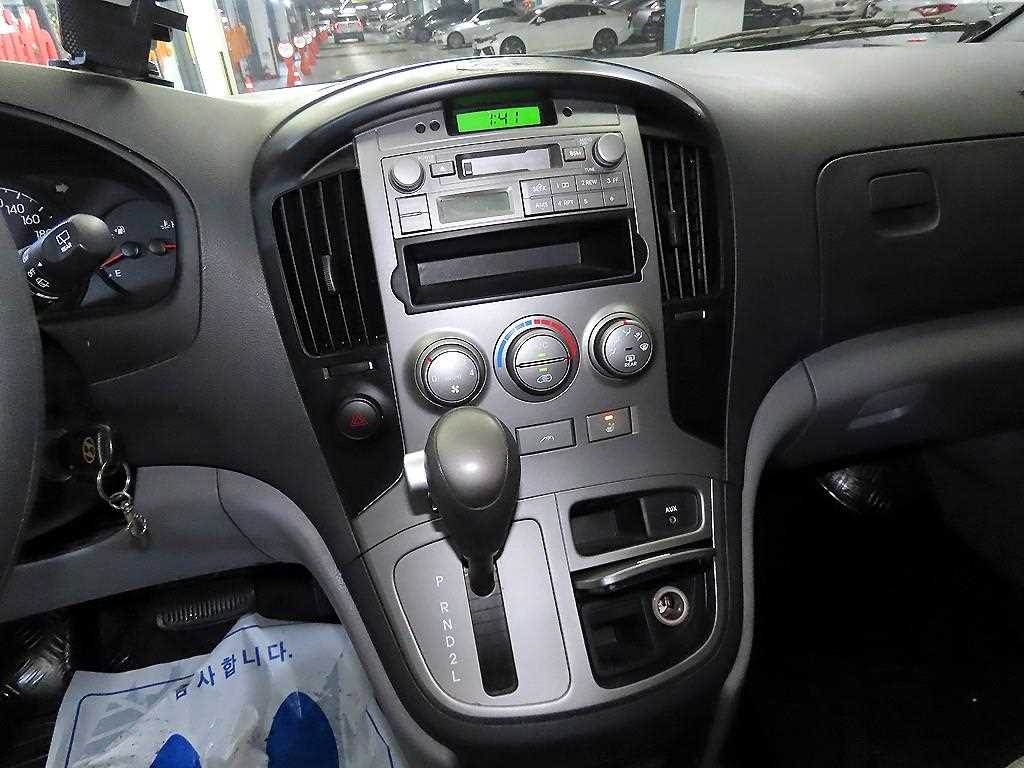 현대 그랜드스타렉스 5인승 LPi 밴 CVX 럭셔리 - 이미지 5