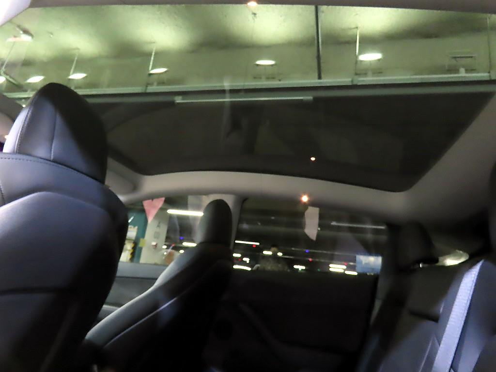 테슬라 모델 Y AWD 롱 레인지 - 이미지 14