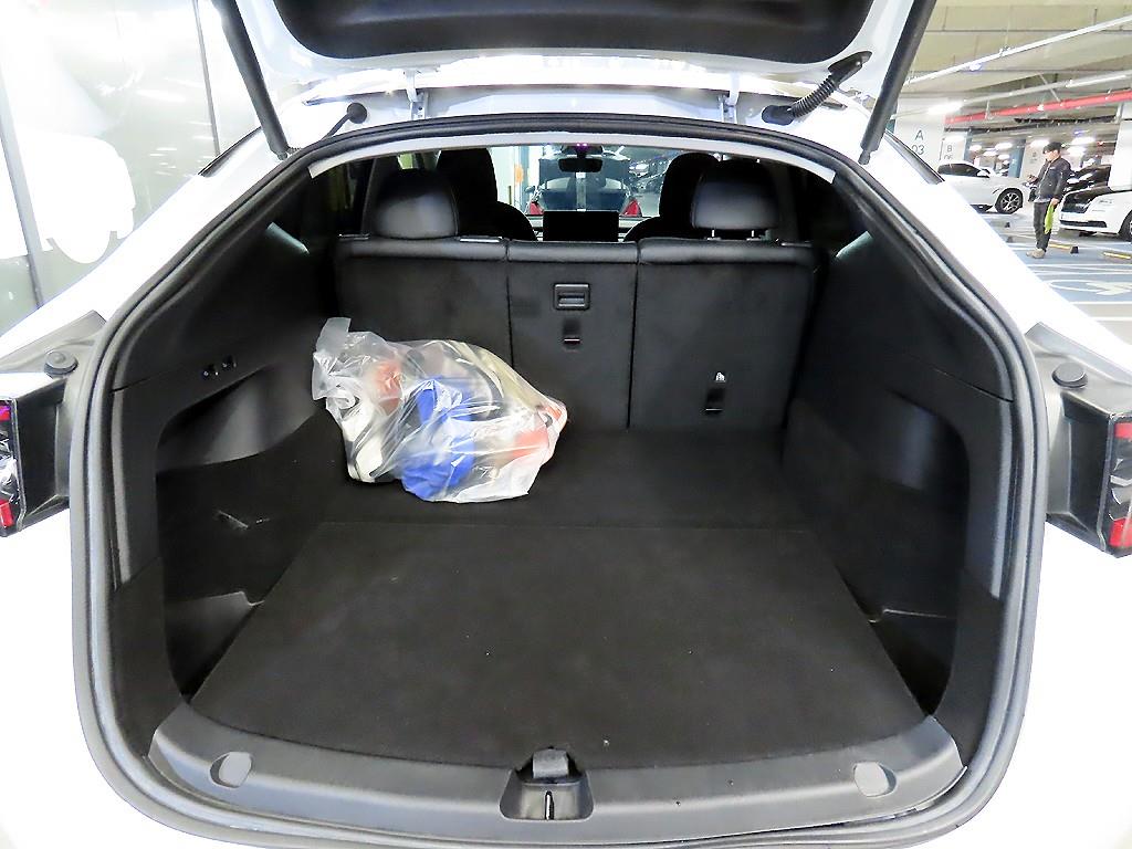 테슬라 모델 Y AWD 롱 레인지 - 이미지 16