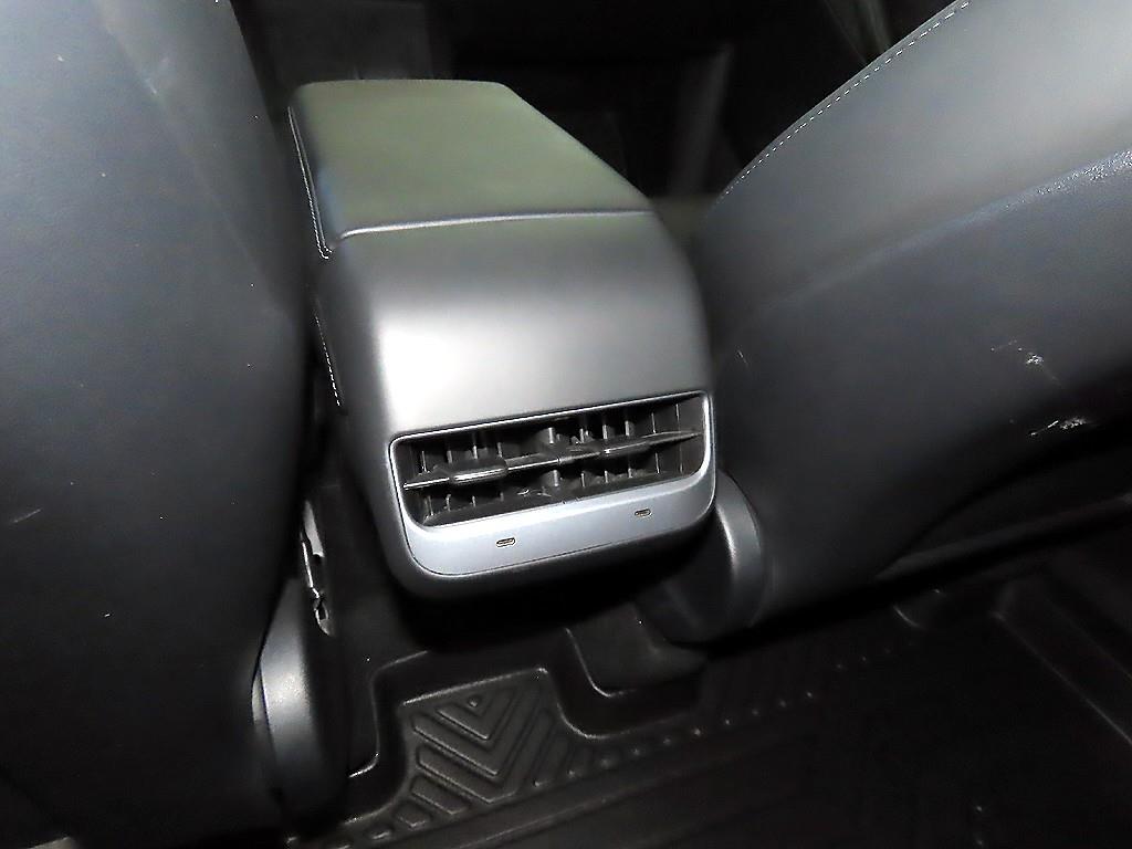 테슬라 모델 Y AWD 롱 레인지 - 이미지 13