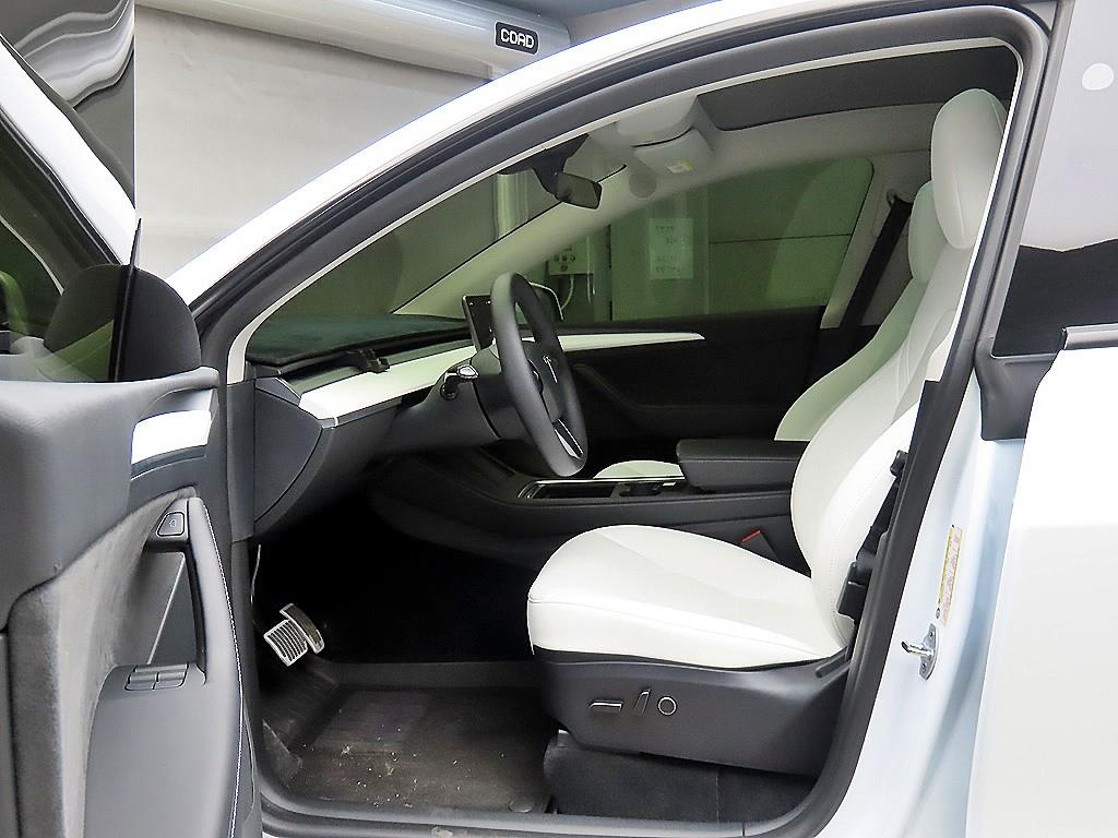 테슬라 모델 Y RWD - 이미지 10