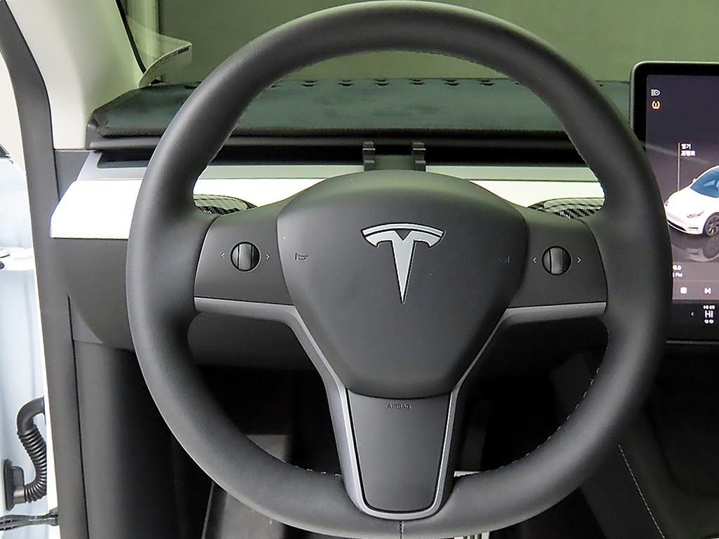 테슬라 모델 Y RWD - 이미지 19