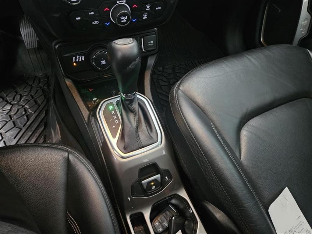 지프 레니게이드 2.4 가솔린 AWD 리미티드 - 이미지 3