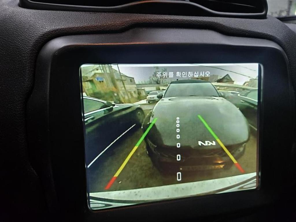 지프 레니게이드 2.4 가솔린 AWD 리미티드 - 이미지 10