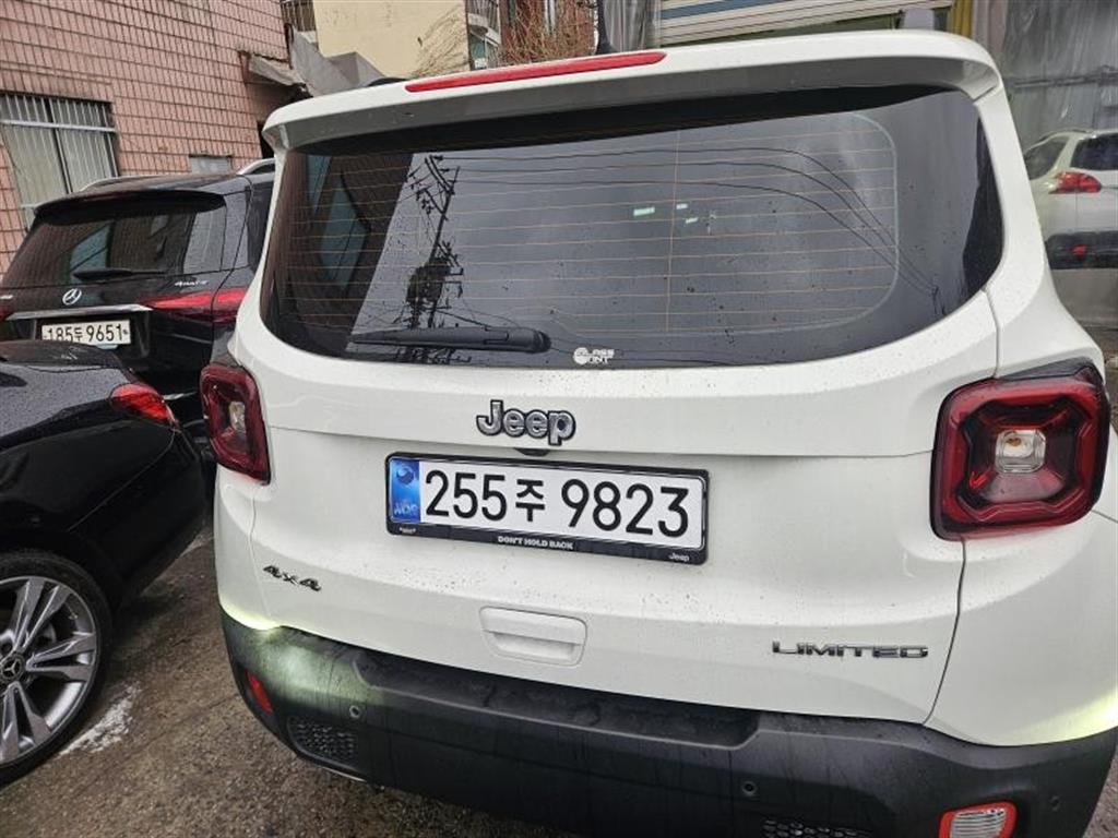 지프 레니게이드 2.4 가솔린 AWD 리미티드 - 이미지 5