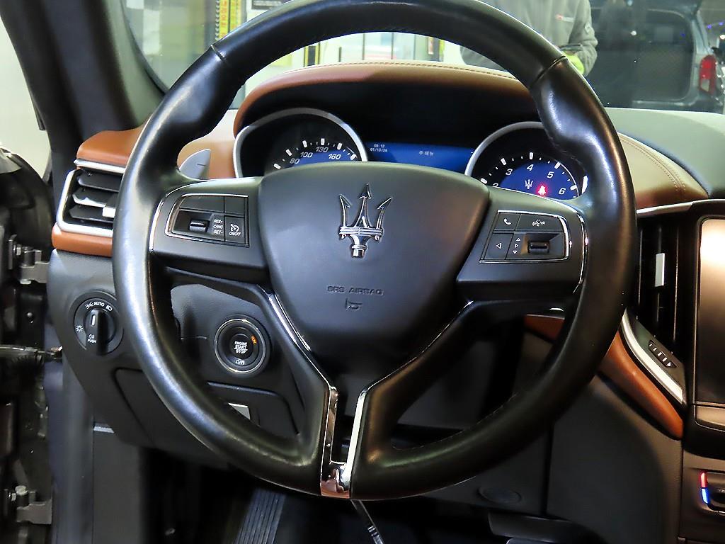 마세라티 기블리(3세대) 3.0S Q4 - 이미지 5