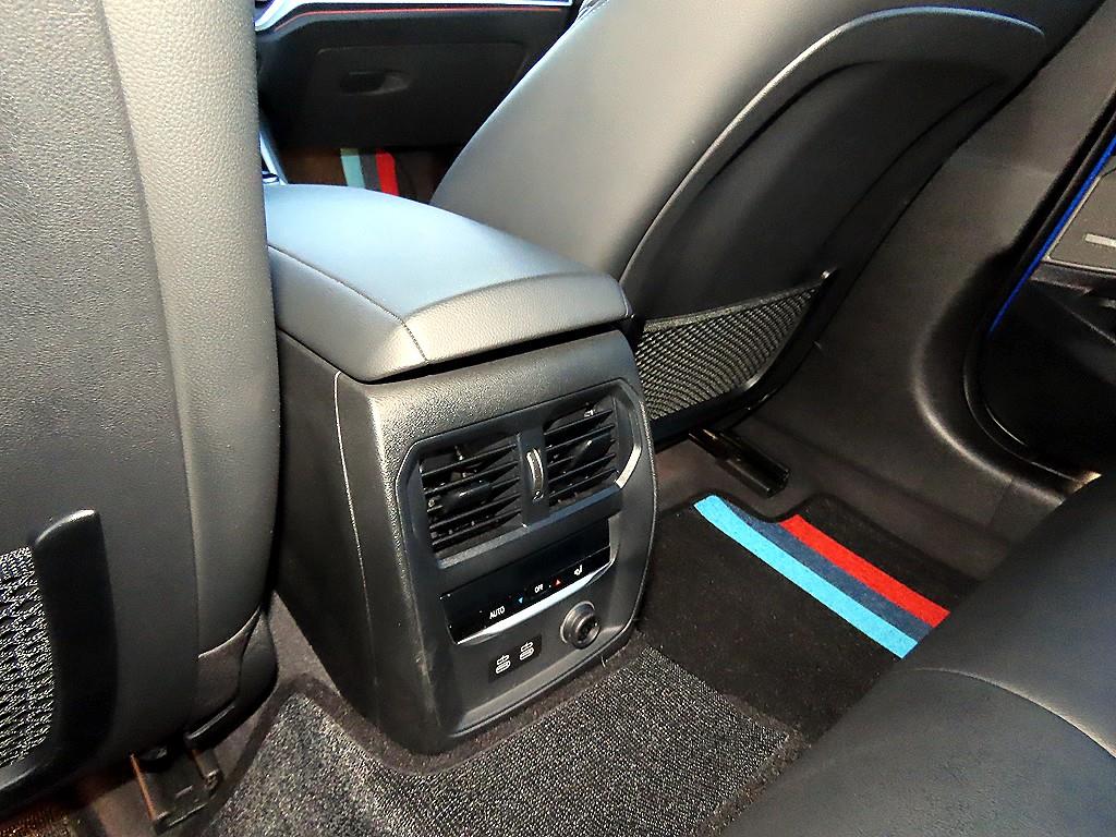 BMW 3시리즈(7세대) 320d M 스포츠팩 - 이미지 12