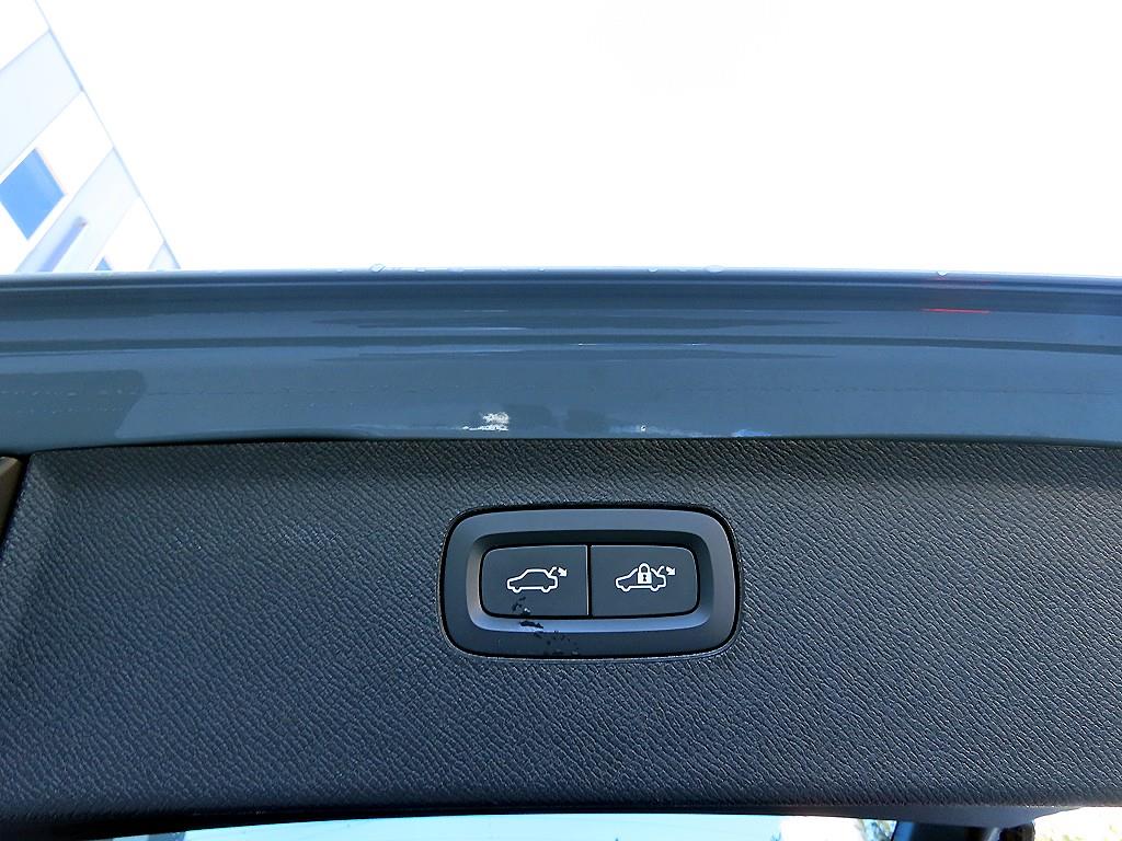 볼보 XC90 리차지 T8 AWD 얼티메이트 브라이트 - 이미지 8