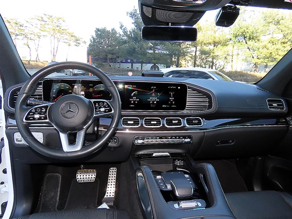 벤츠 GLE클래스(4세대) GLE 400d 4매틱 쿠페 - 이미지 3