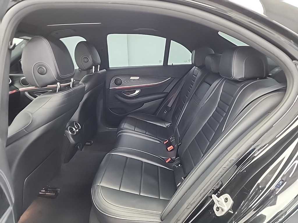 벤츠 E클래스(5세대) E220d 4매틱 AMG 라인 - 이미지 2