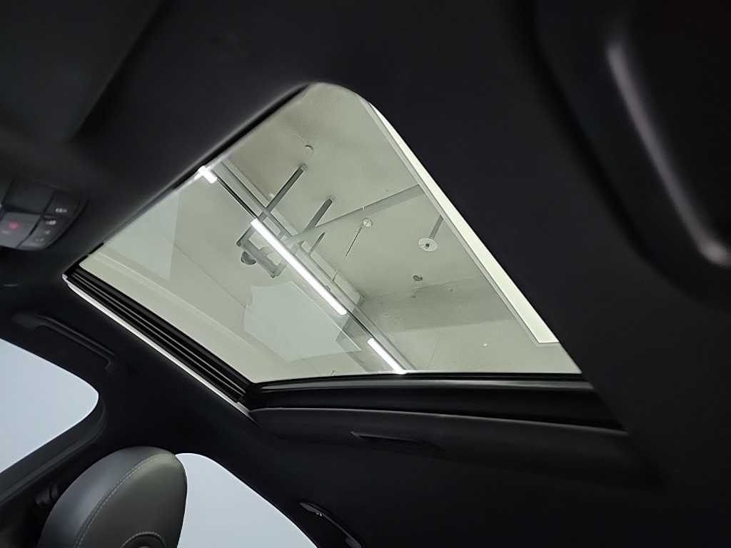 벤츠 E클래스(5세대) E220d 4매틱 AMG 라인 - 이미지 12