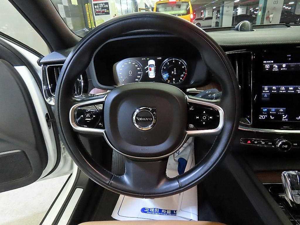 볼보 S60(3세대) 2.0 B5 인스크립션 - 이미지 17
