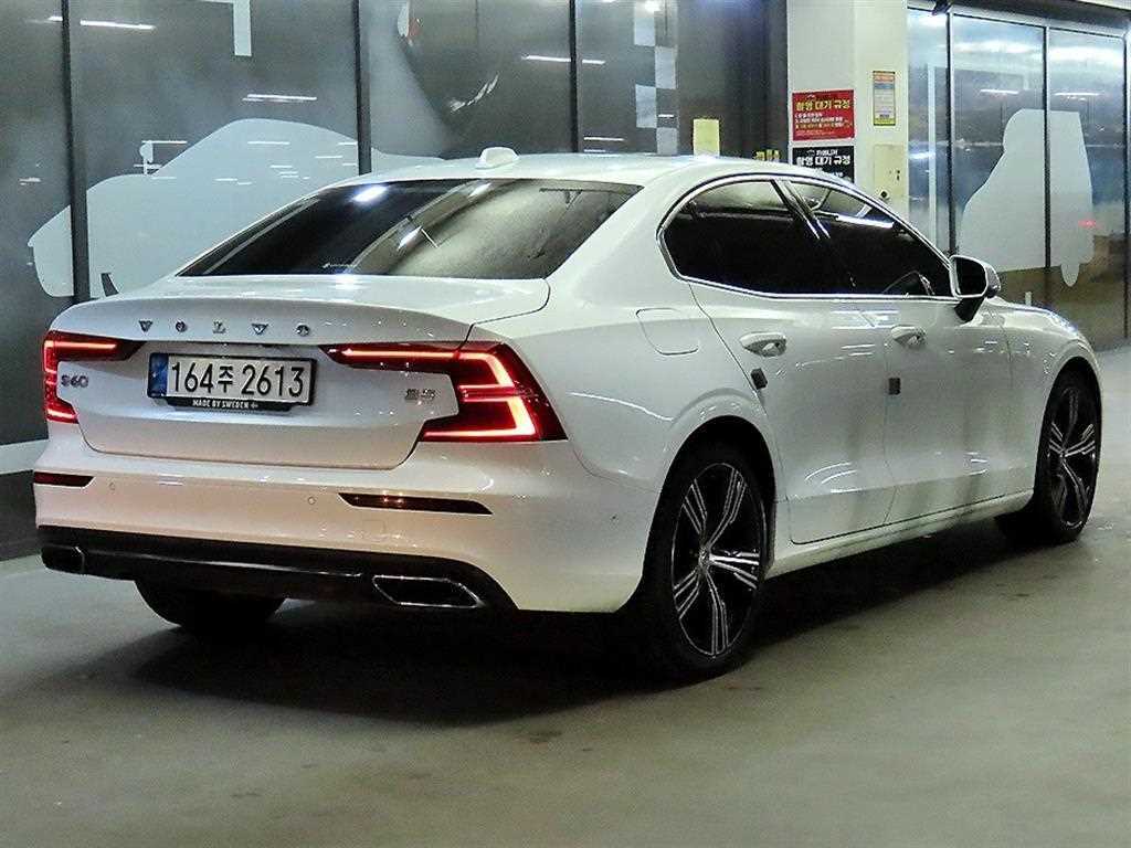 볼보 S60(3세대) 2.0 B5 인스크립션 - 이미지 9