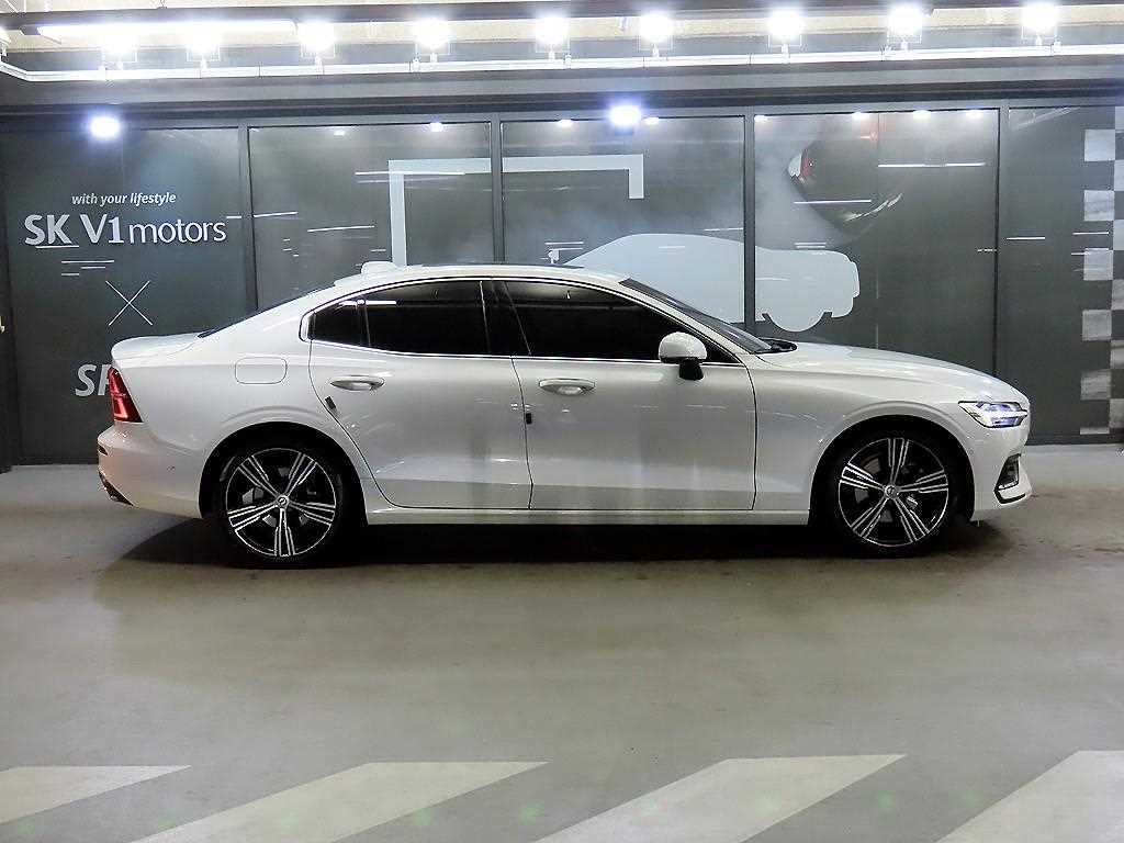 볼보 S60(3세대) 2.0 B5 인스크립션 - 이미지 8