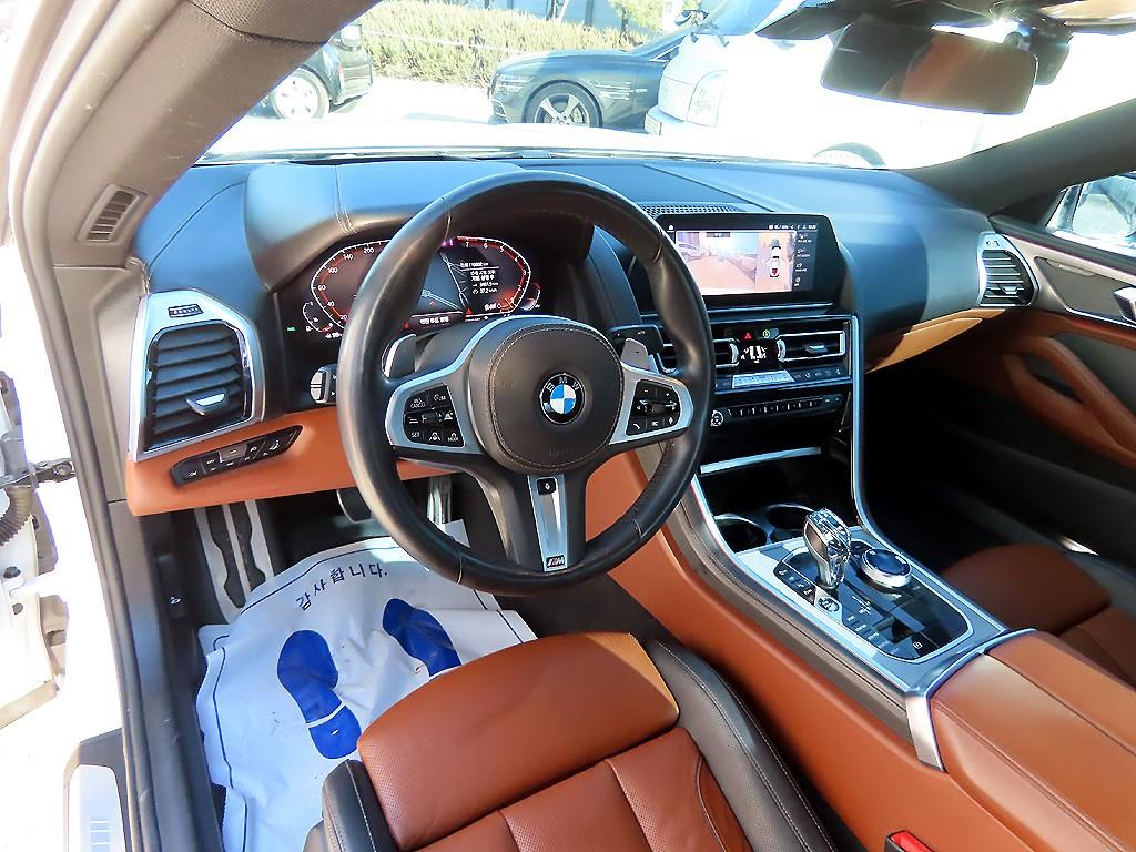BMW 8시리즈(2세대) 쿠페 840i xDrive M스포츠 퍼스트 - 이미지 17