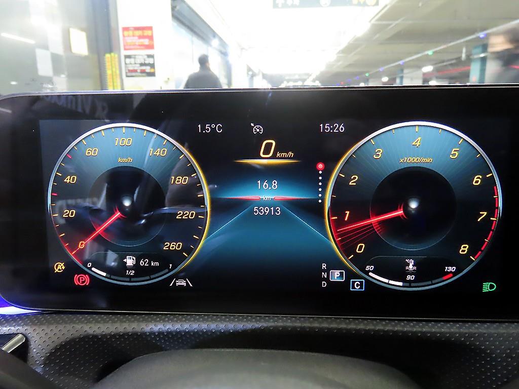 벤츠 A클래스(4세대) A250 4매틱 세단 - 이미지 11