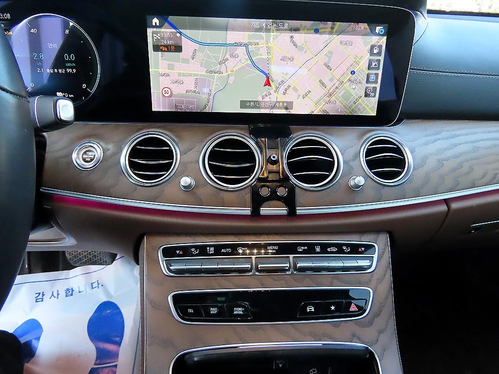 벤츠 E클래스(5세대) E300e 4매틱 익스클루시브 - 이미지 8