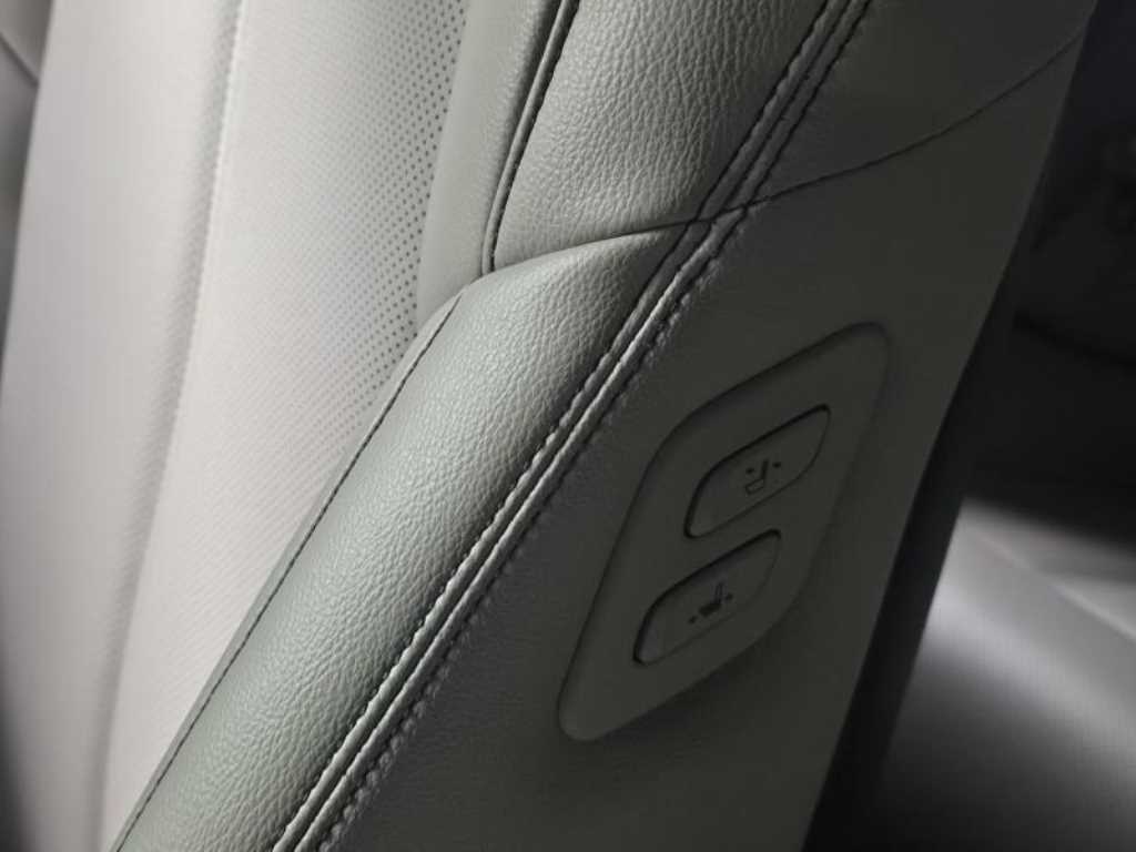 제네시스 더 뉴G70 가솔린 2.0T 2WD 기본형 - 이미지 11