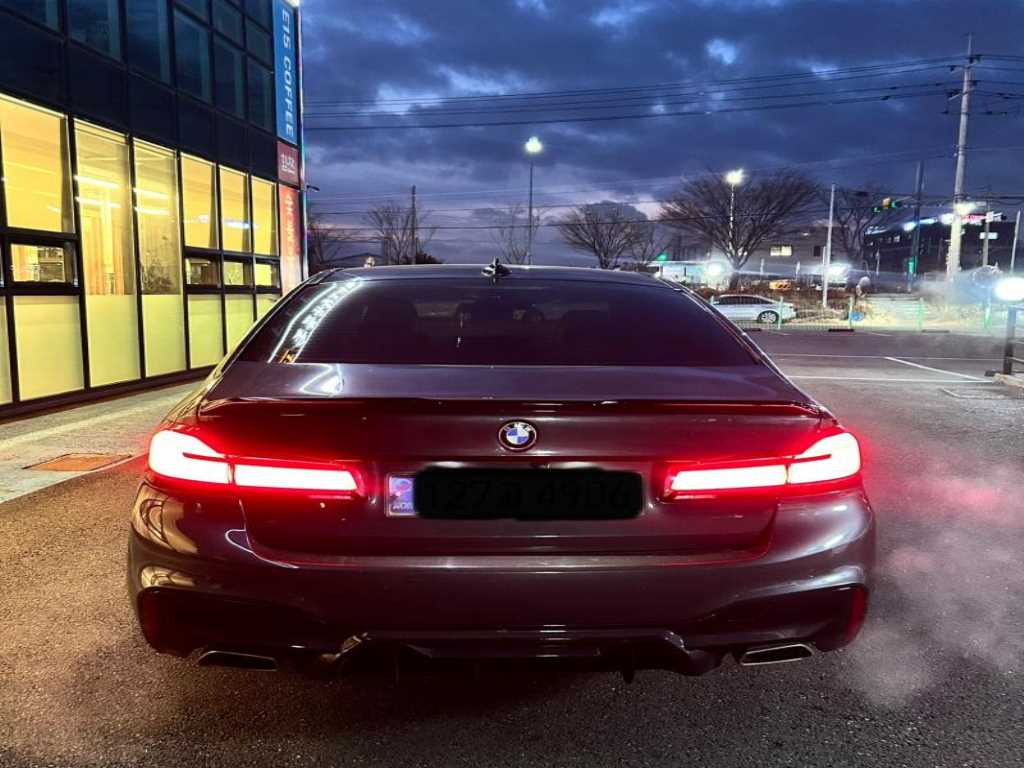 BMW 5시리즈(7세대) 520d xDrive M스포츠팩 플러스 - 이미지 4