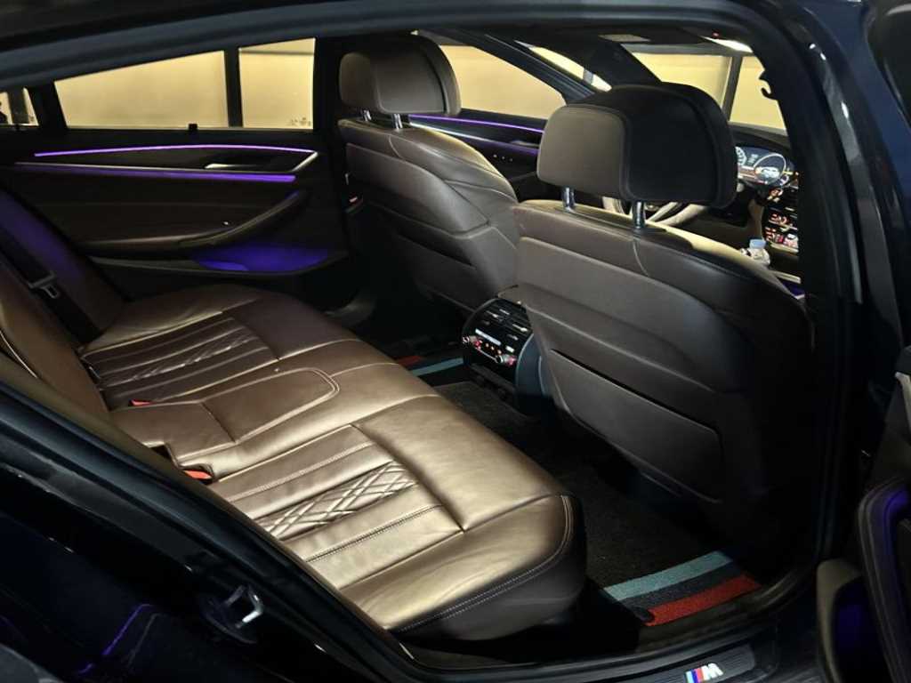 BMW 5시리즈(7세대) 520d xDrive M스포츠팩 플러스 - 이미지 2