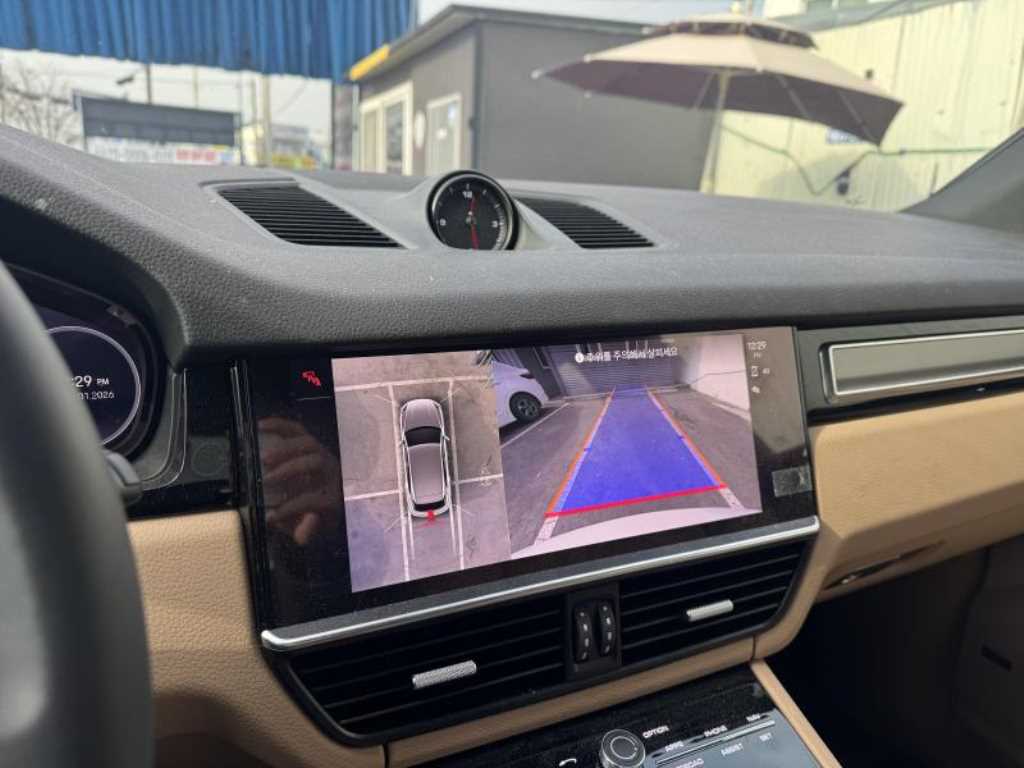 포르쉐 카이엔(3세대) 3.0 V6 플래티넘 에디션 - 이미지 12