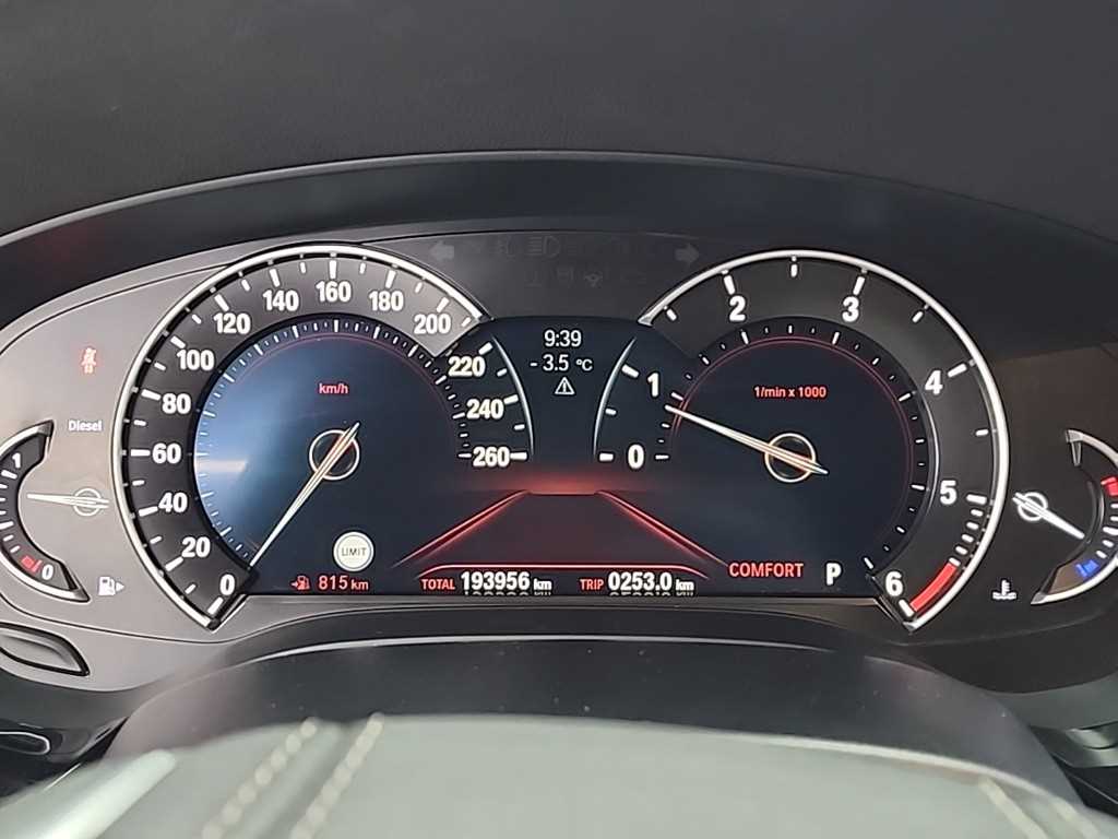 BMW 5시리즈(7세대) 520d 럭셔리 라인스페셜 - 이미지 4