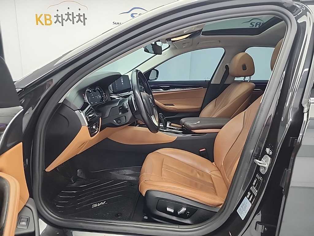 BMW 5시리즈(7세대) 520d 럭셔리 라인스페셜 - 이미지 8