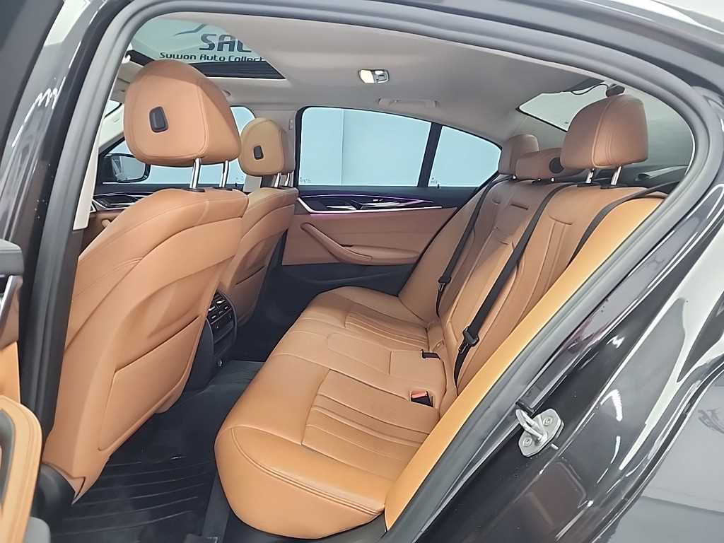 BMW 5시리즈(7세대) 520d 럭셔리 라인스페셜 - 이미지 12