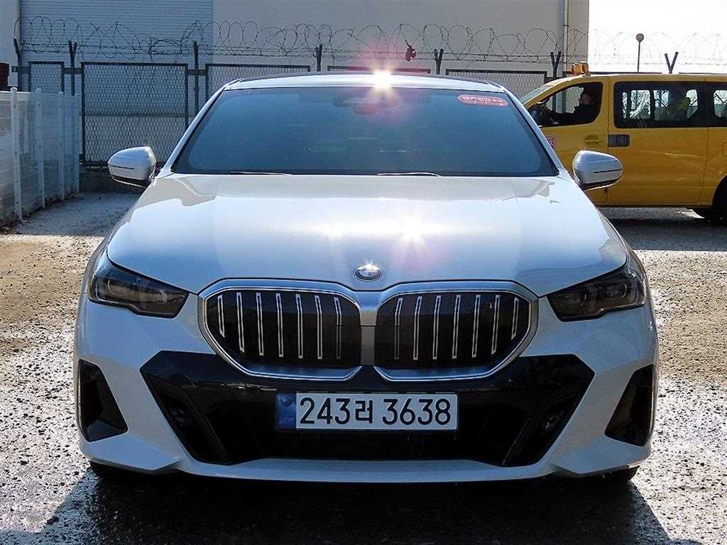 BMW 5시리즈(8세대) 520i M 스포츠 - 이미지 16