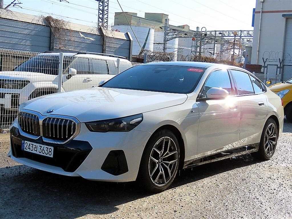 BMW 5시리즈(8세대) 520i M 스포츠 - 이미지 20