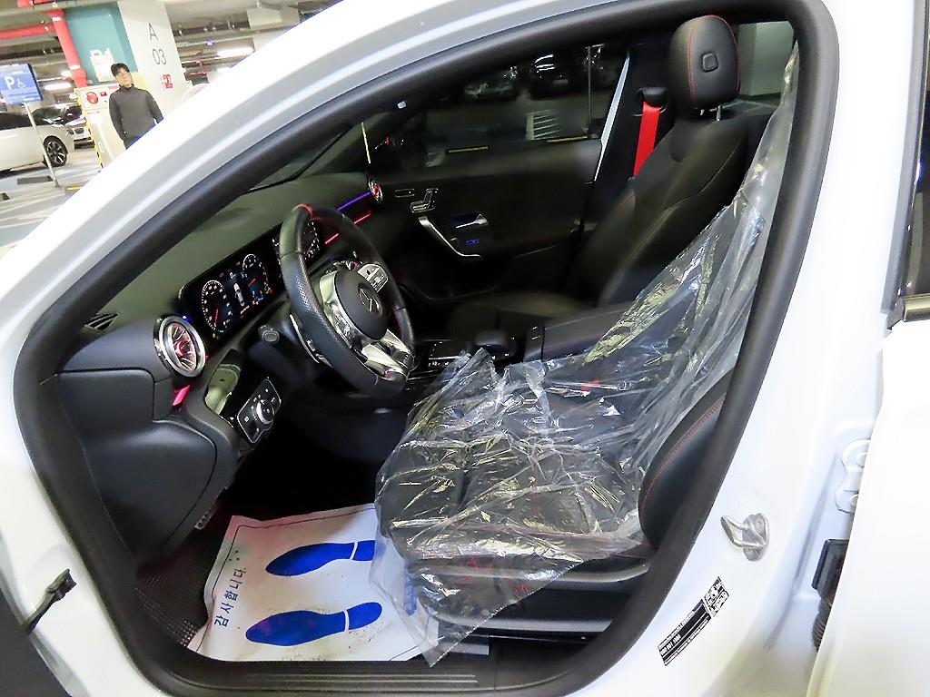 벤츠 A클래스(4세대) A35 AMG 4매틱 세단 - 이미지 19