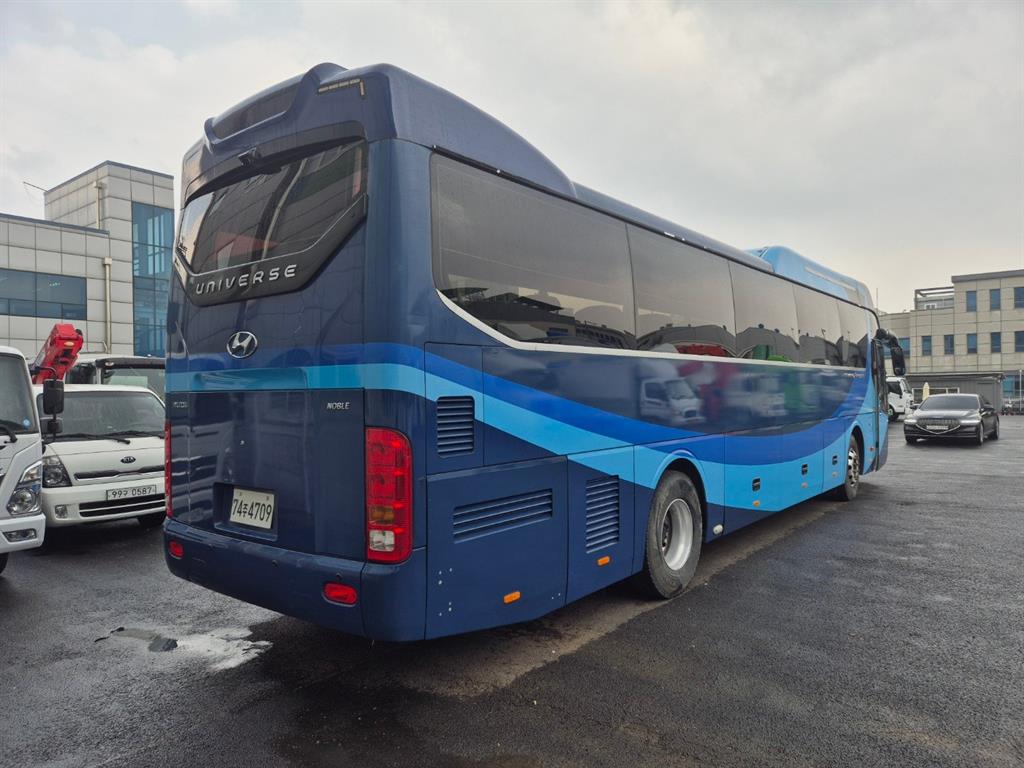 현대 유니버스 디젤 노블 - 이미지 2