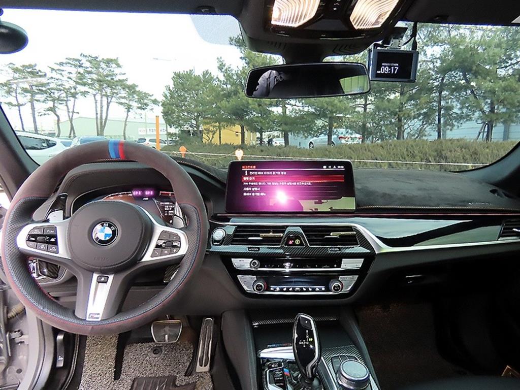 BMW 5시리즈(7세대) 530i M 스포츠팩 - 이미지 11