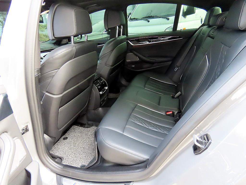 BMW 5시리즈(7세대) 530i M 스포츠팩 - 이미지 18