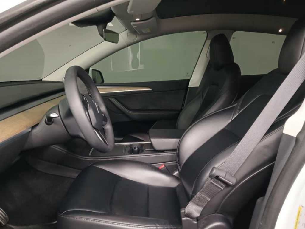 테슬라 모델 Y RWD - 이미지 3