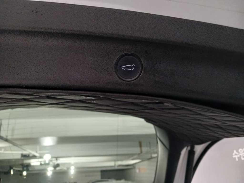 테슬라 모델 Y RWD - 이미지 4