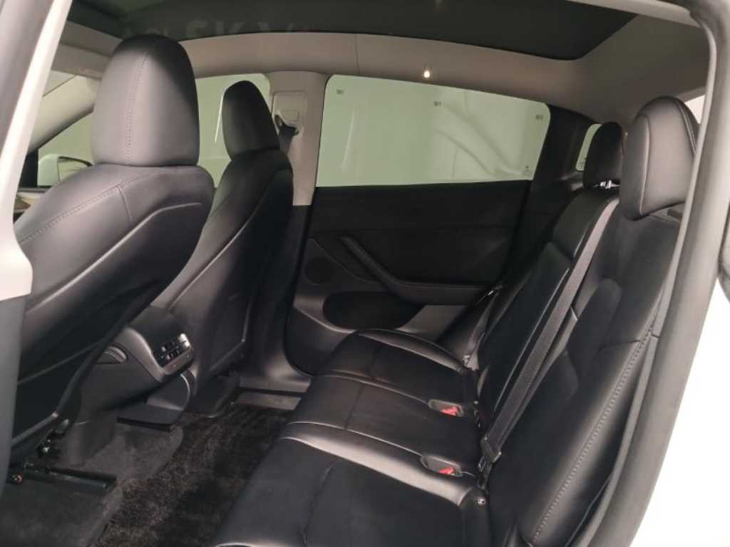 테슬라 모델 Y RWD - 이미지 6