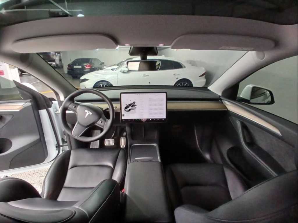 테슬라 모델 Y RWD - 이미지 11