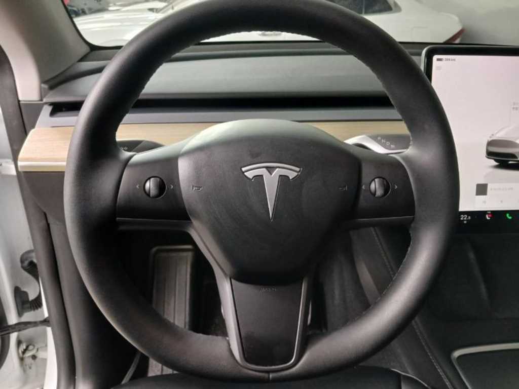 테슬라 모델 Y RWD - 이미지 17