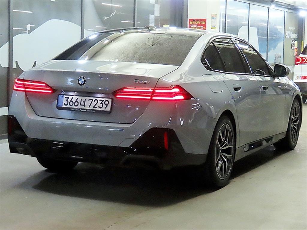 BMW 5시리즈(8세대) 520i M 스포츠 - 이미지 15
