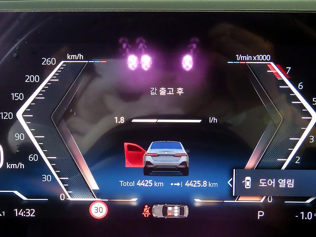 BMW 5시리즈(8세대) 520i M 스포츠 - 이미지 9