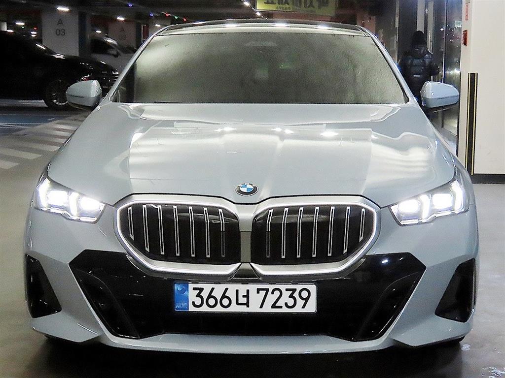 BMW 5시리즈(8세대) 520i M 스포츠 - 이미지 11