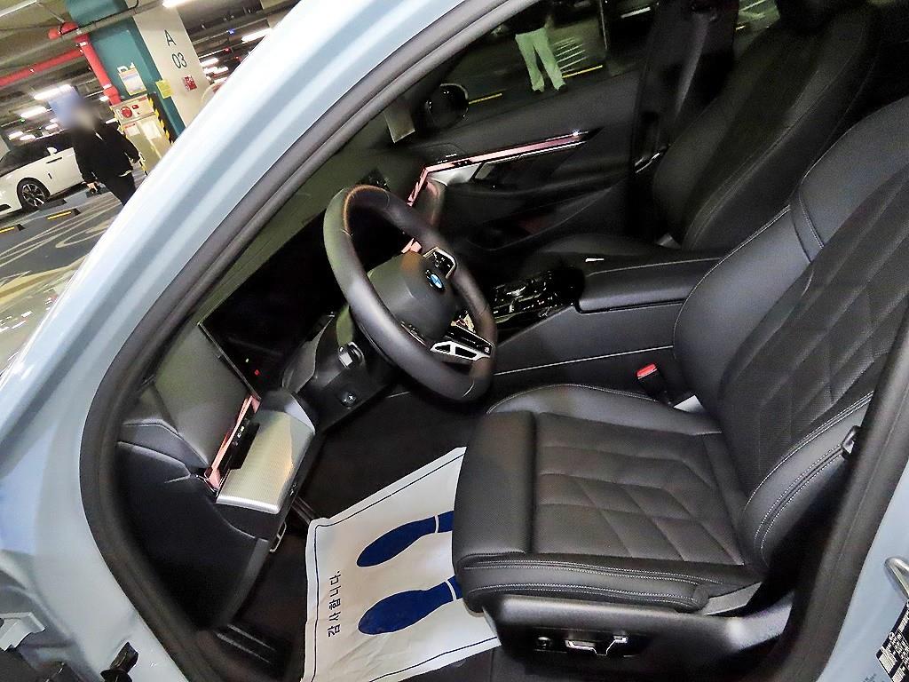 BMW 5시리즈(8세대) 520i M 스포츠 - 이미지 14